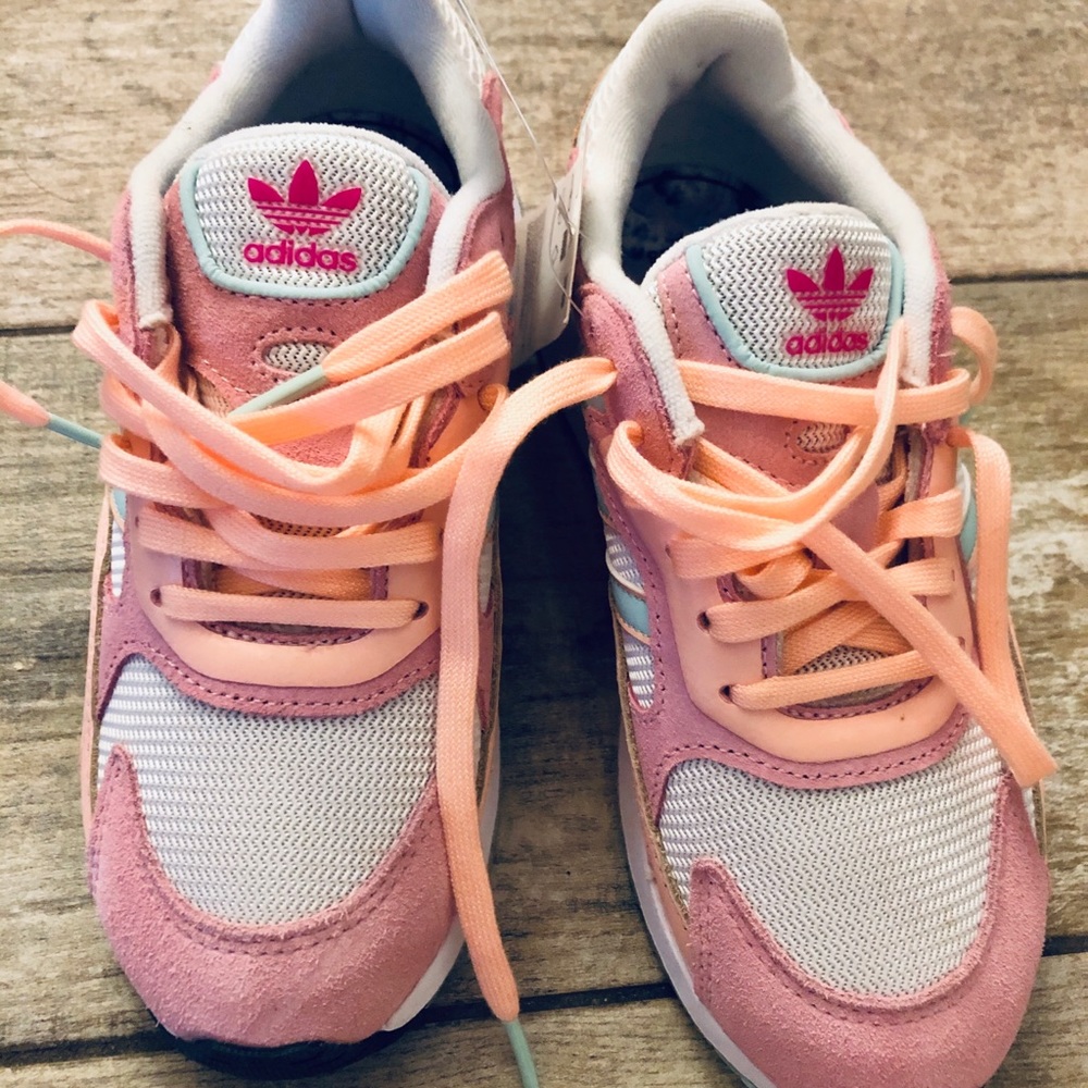 NWOT - Adidas Tennis Shoes - Girls - US 3 - New
